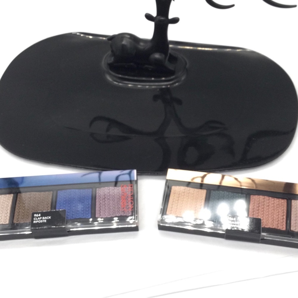 Revlon Clap Back Riposte Eyeshadow Palette. 2 pk New
